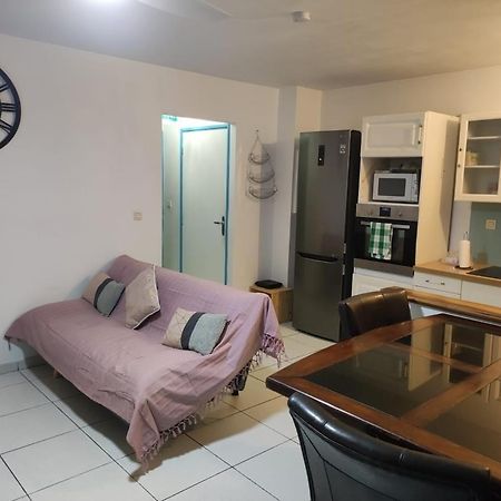 Charmant Appt Proche De Toutes Commodites La Possession Exterior foto